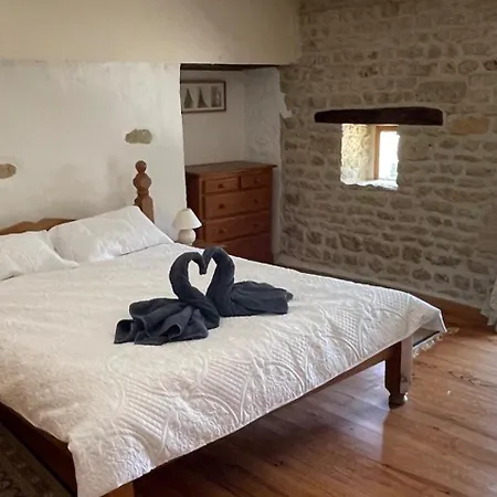 Rural French Sleeps 8 With Pool And Parking Holiday home