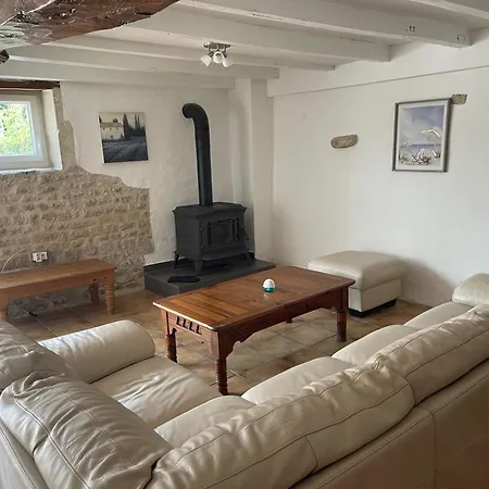 Holiday home Rural French Sleeps 8 With Pool And Parking La Croix-Comtesse