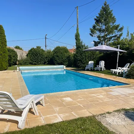Rural French Sleeps 8 With Pool And Parking